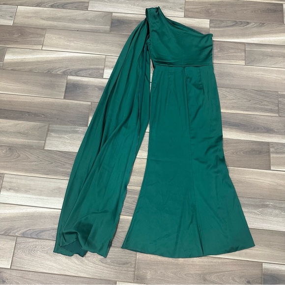 Elegant Green One-Shoulder Dress - Picture 5 of 10